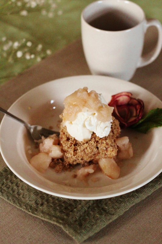 Apple Crispy Crumble Squares - Get the recipe at www.beverleynoseworthy.ca